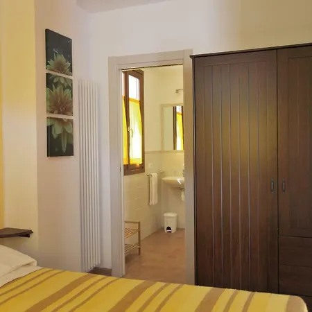 农家乐 安吉莉娜德农家乐 *