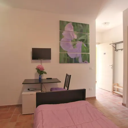 安吉莉娜德农家乐 *