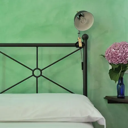 农家乐 安吉莉娜德农家乐 *